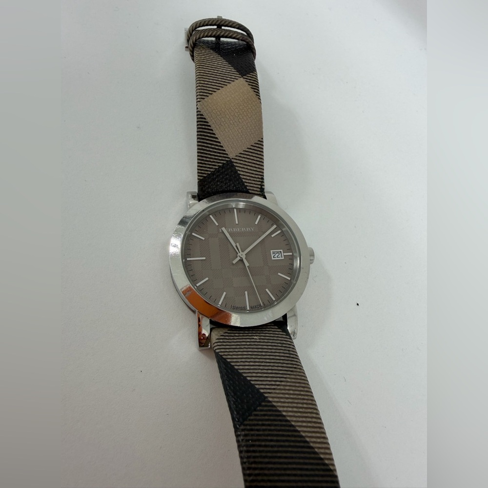 Authentic Burberry Classic Check Plaid Strap Watch Silver Tone Date Swiss Style - Picture 4 of 14